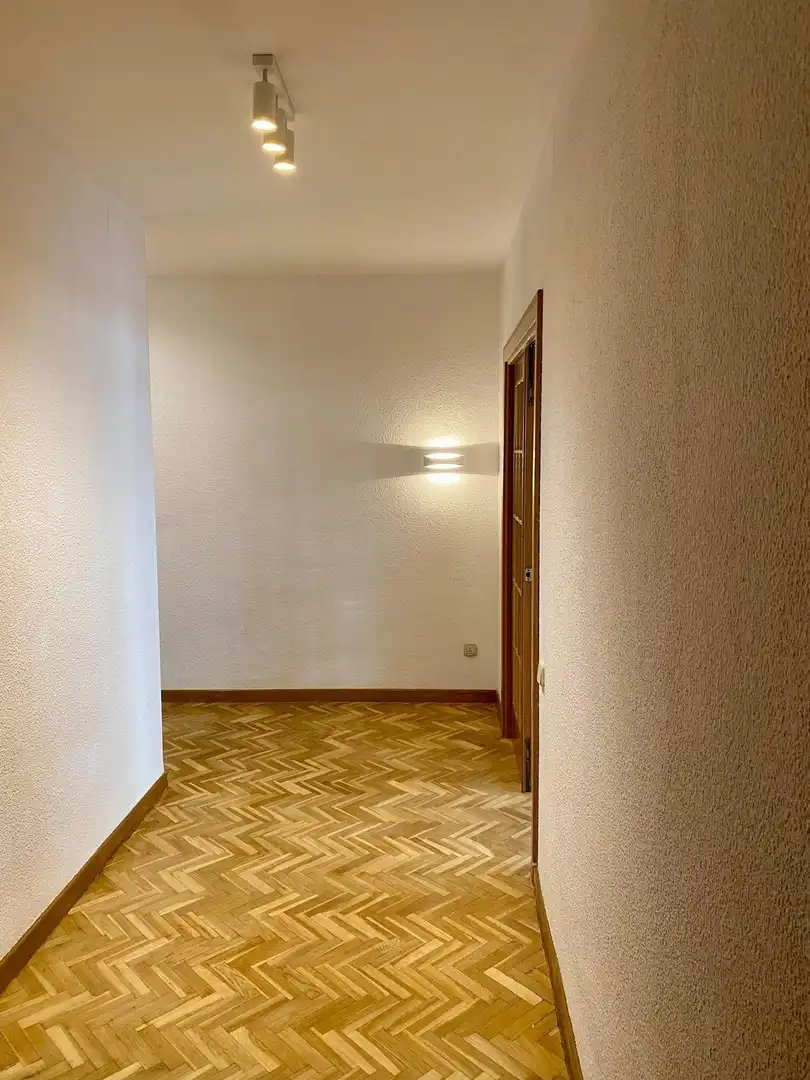 Flat for rent in Valencia  with Air Conditioner, Parquet flooring and Balcony