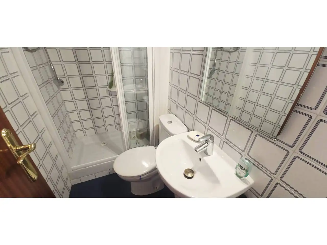 Bathroom of Apartments for sale in Terrassa  with Air Conditioner, Heating and Terrace