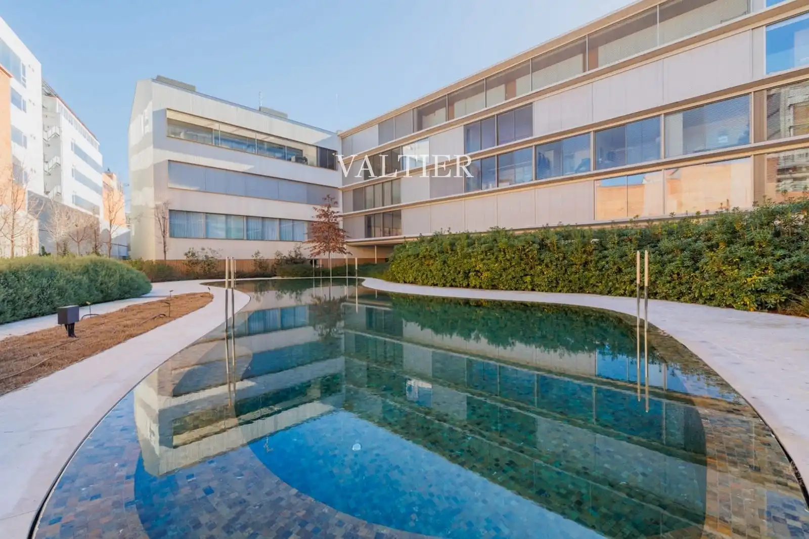 Außenansicht von Wohnung zur Miete in Madrid mit Klimaanlage, Abstellraum und Schwimmbad