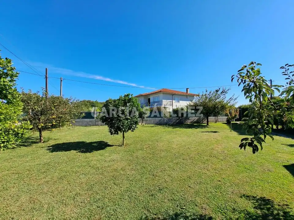 Land for sale in Boiro