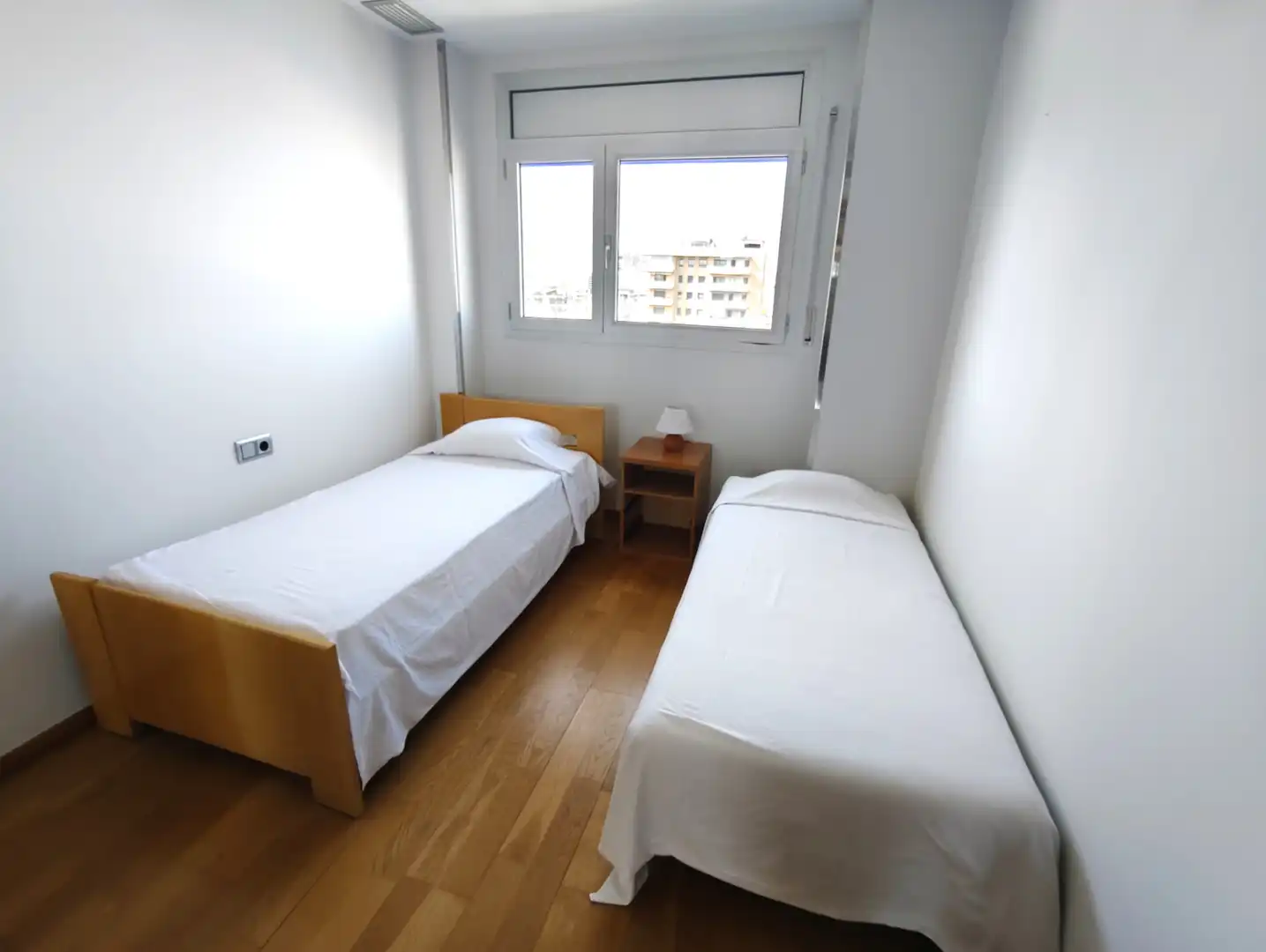 Dormitori de Àtic de lloguer en Badalona amb Aire condicionat, Calefacció i Parquet