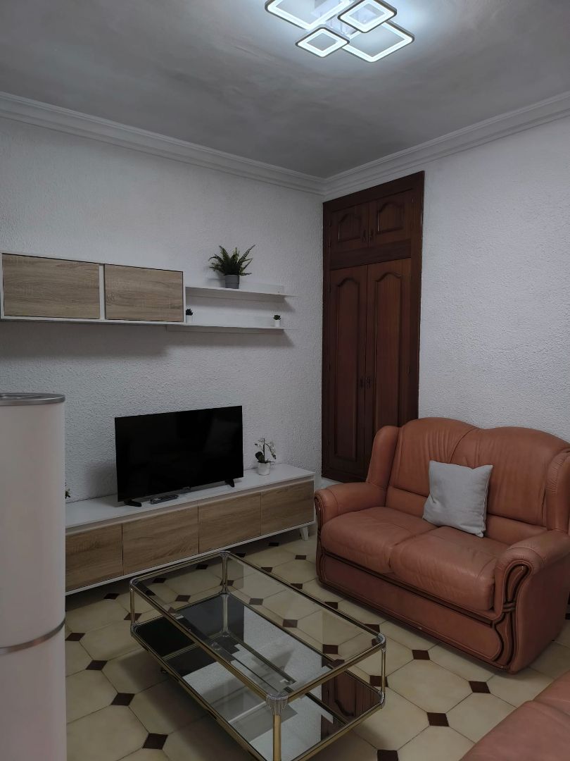 Sala d'estar de Pis de lloguer en  Zaragoza Capital amb Calefacció, Moblat i Forn