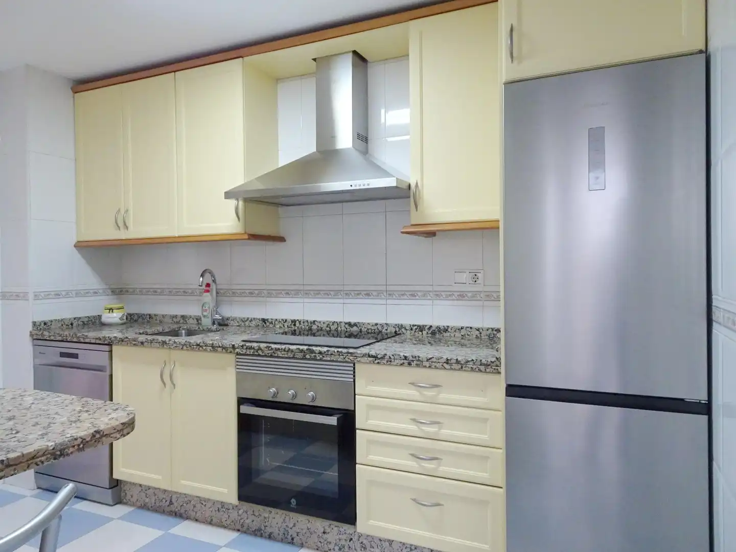 Küche von Wohnung zur Miete in Málaga mit Klimaanlage, Privatgarten und Terrasse