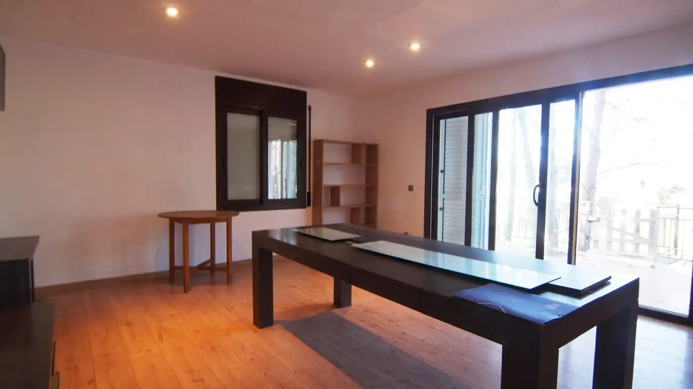 Menjador de Casa o xalet en venda en El Catllar  amb Parquet, Terrassa i Piscina