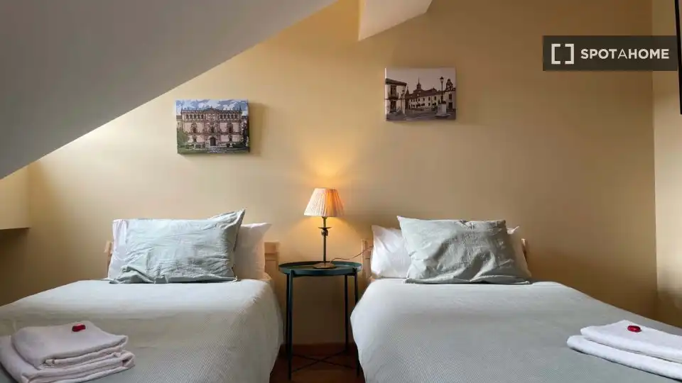 Habitación de Apartamento para compartir en Alcalá de Henares con Aire acondicionado, Terraza y Amueblado