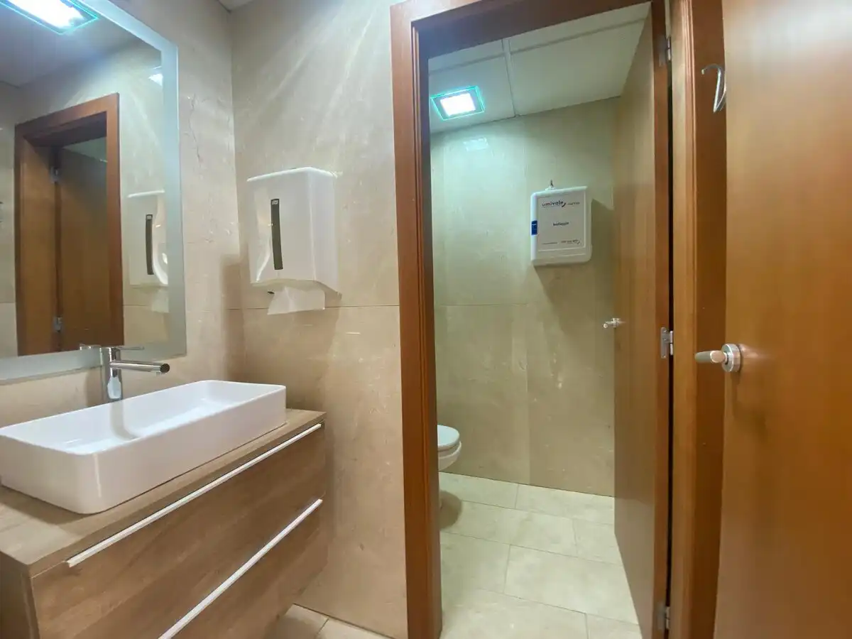 Baño de Oficina de alquiler en Dénia