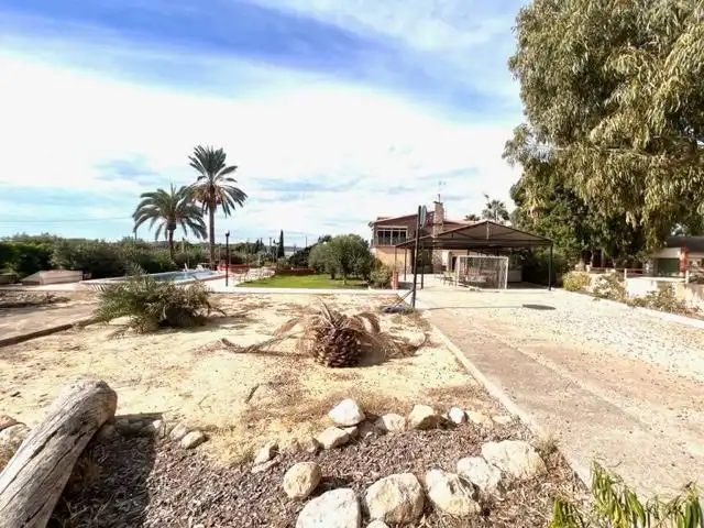 Vista exterior de Casa o xalet en venda en Alicante / Alacant amb Jardí privat