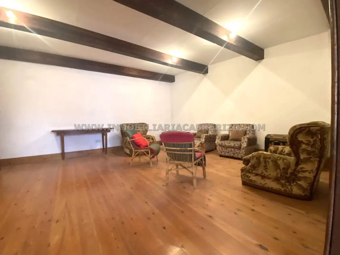 Sala d'estar de Casa adosada en venda en Obanos amb Calefacció, Parquet i Terrassa