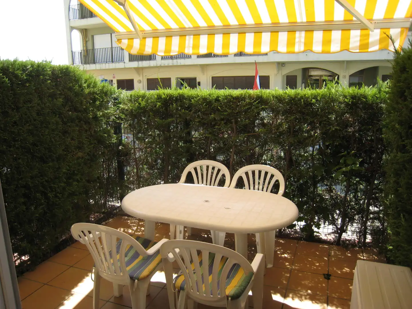 Terrasse von Wohnung zum Verkauf in L'Estartit mit Klimaanlage, Privatgarten und Terrasse