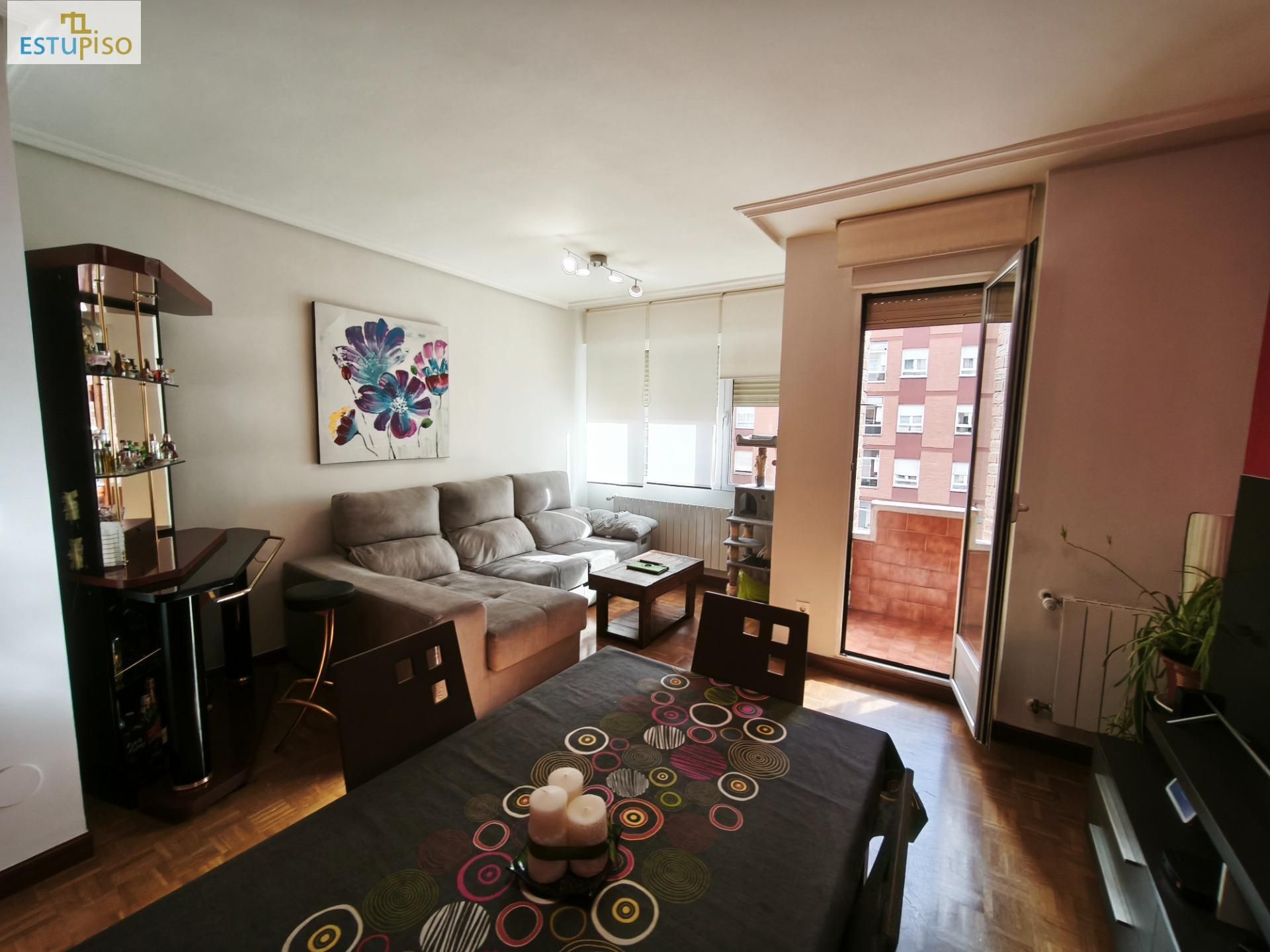 Sala de estar de Piso en venta en Vitoria - Gasteiz con Parquet, Terraza y Trastero