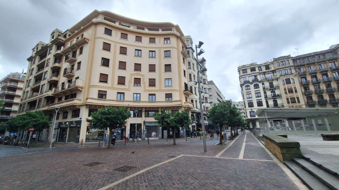 Vista exterior de Apartament de lloguer en Donostia - San Sebastián  amb Calefacció, Jardí privat i Balcó