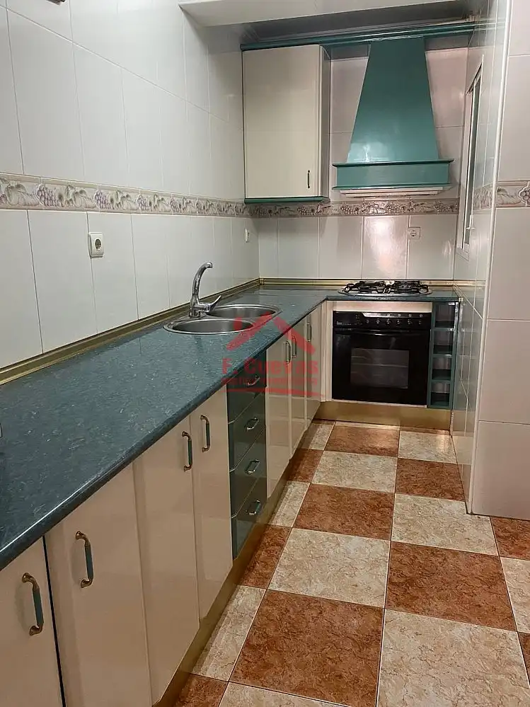 Cuina de Apartament en venda en Vélez-Málaga amb Terrassa, Traster i Forn