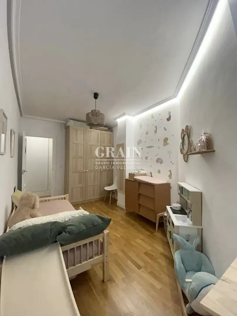 Habitación de Ático en venta en Albacete con Aire acondicionado, Calefacción y Parquet