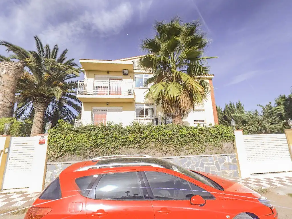Detached house with pool for sale in Carrer Rubio i Bellver, imagen 2