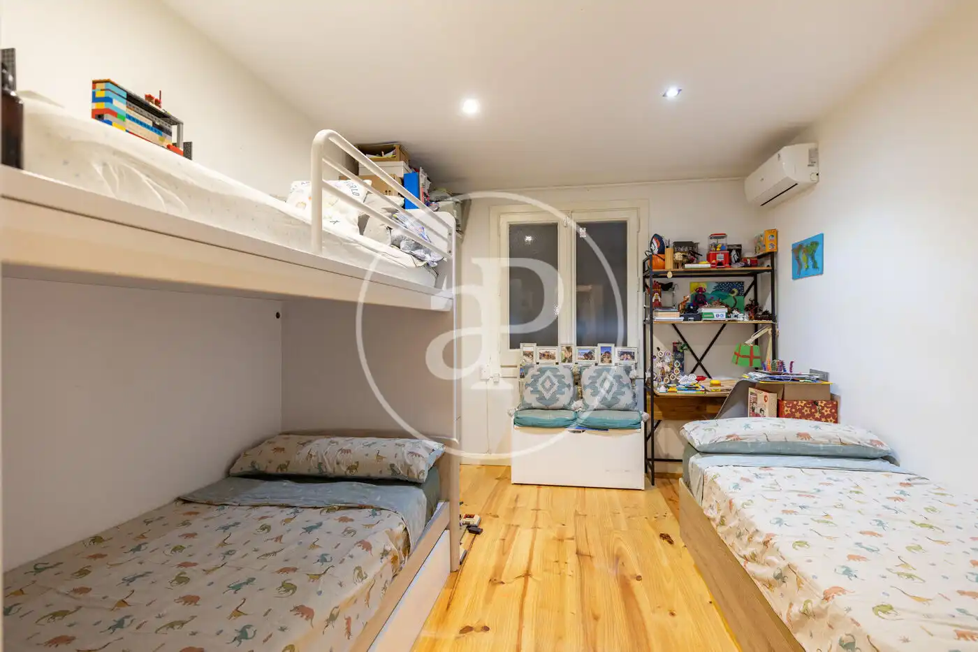 Bedroom of Flat for sale in Barcelona  with Air Conditioner and Heating