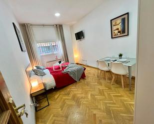 Bedroom of Flat to share in  Madrid Capital  with Heating, Private garden and Washing machine