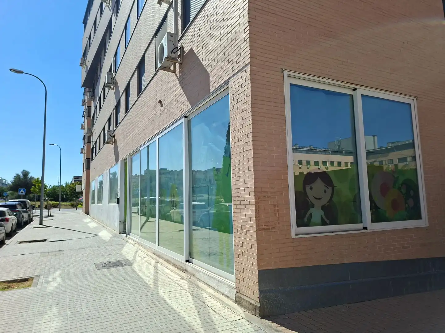 Außenansicht von Geschaftsraum zum Verkauf in Valdemoro mit Klimaanlage, Heizung und Möbliert