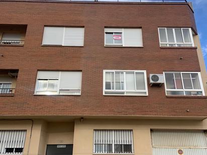 Vista exterior de Pis en venda en La Roda amb Balcó