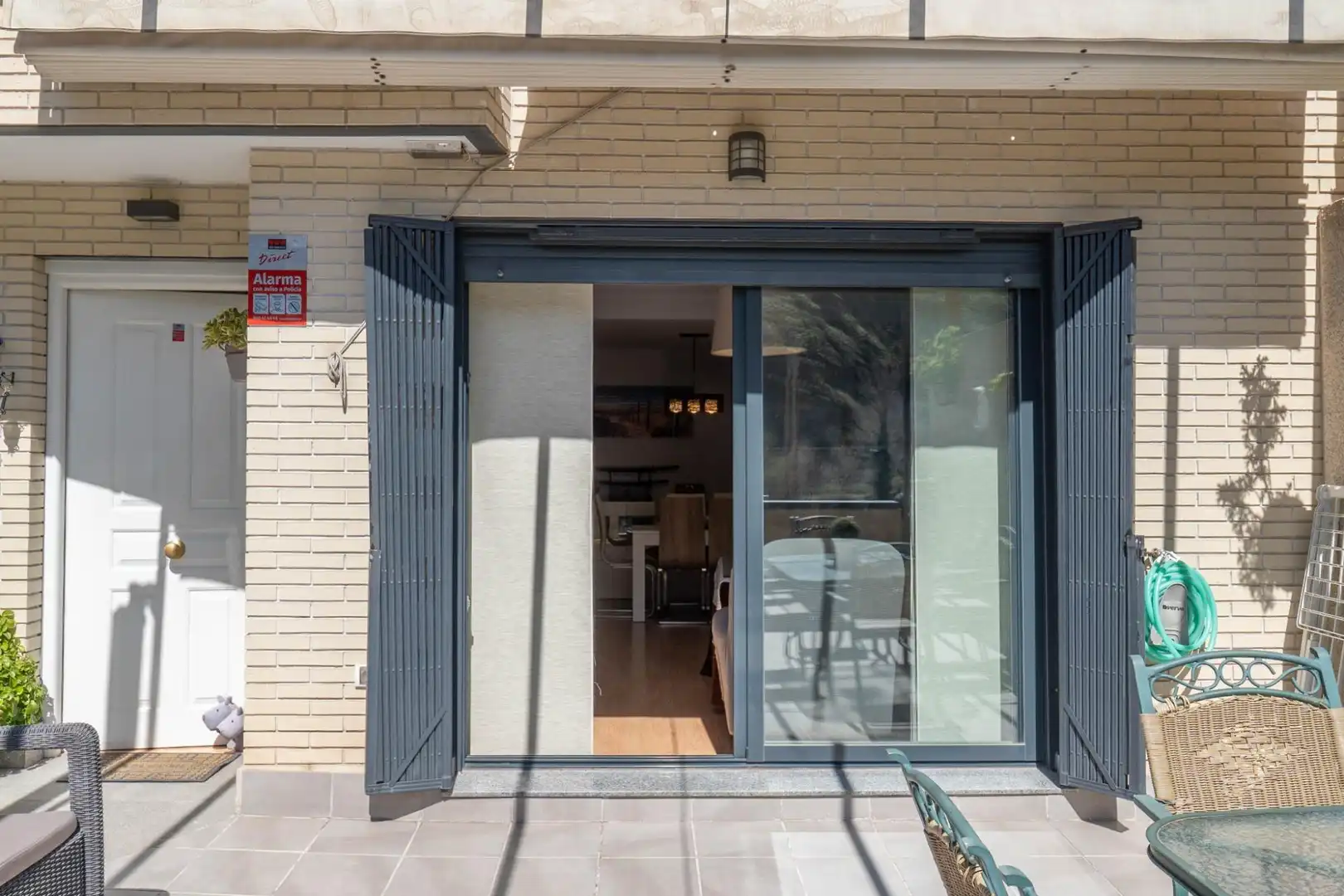 Vista exterior de Casa o xalet en venda en Granada amb Calefacció, Terrassa i Traster