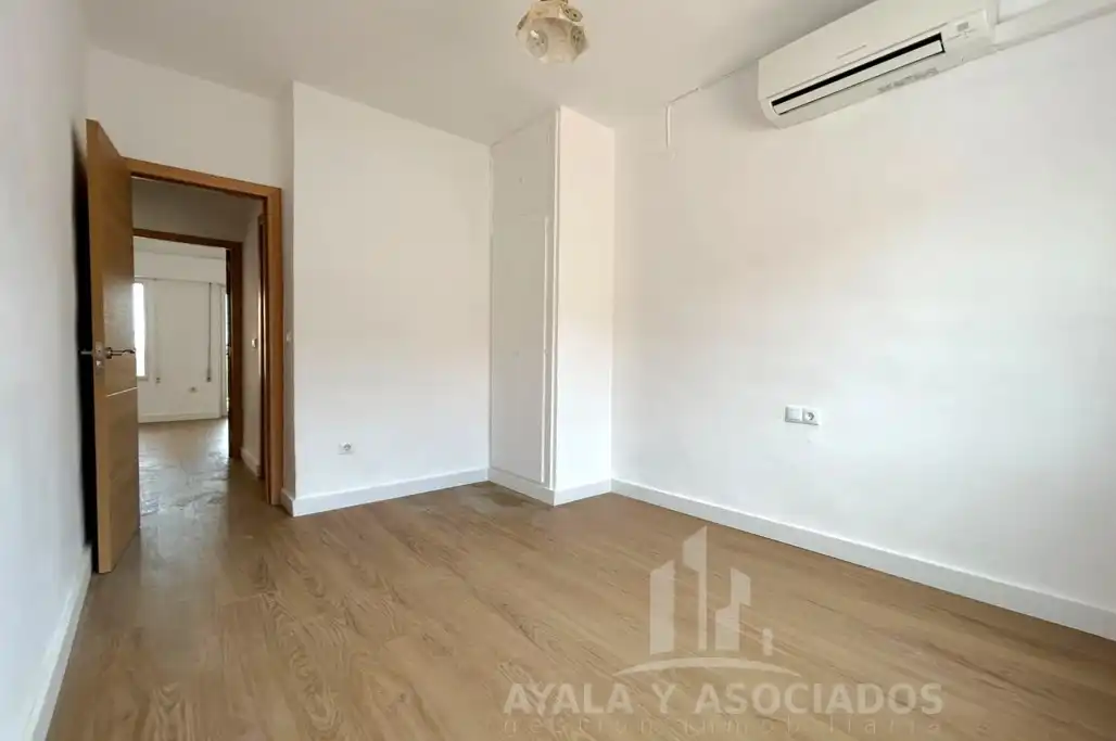 Wohnzimmer von Einfamilien-Reihenhaus zum Verkauf in Cartagena mit Klimaanlage, Heizung und Privatgarten