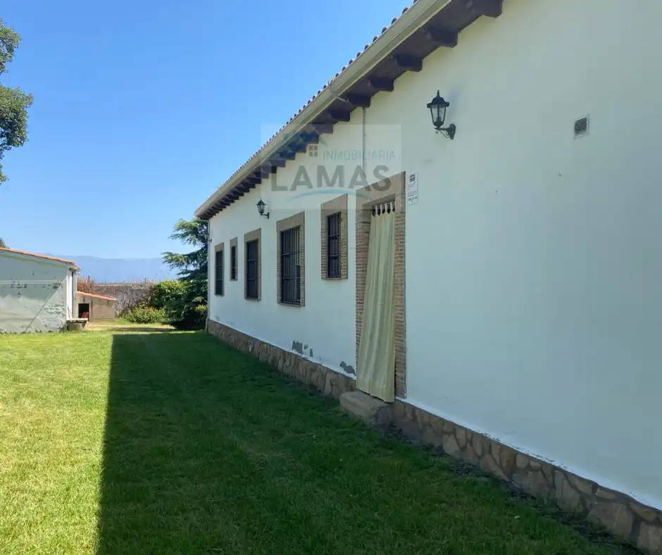 Vista exterior de Finca rústica en venda en Navalmoral de la Mata amb Aire condicionat, Calefacció i Jardí privat