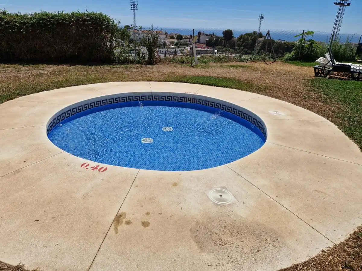 Piscina de Piso en venta en Nerja con Calefacción, Terraza y Trastero