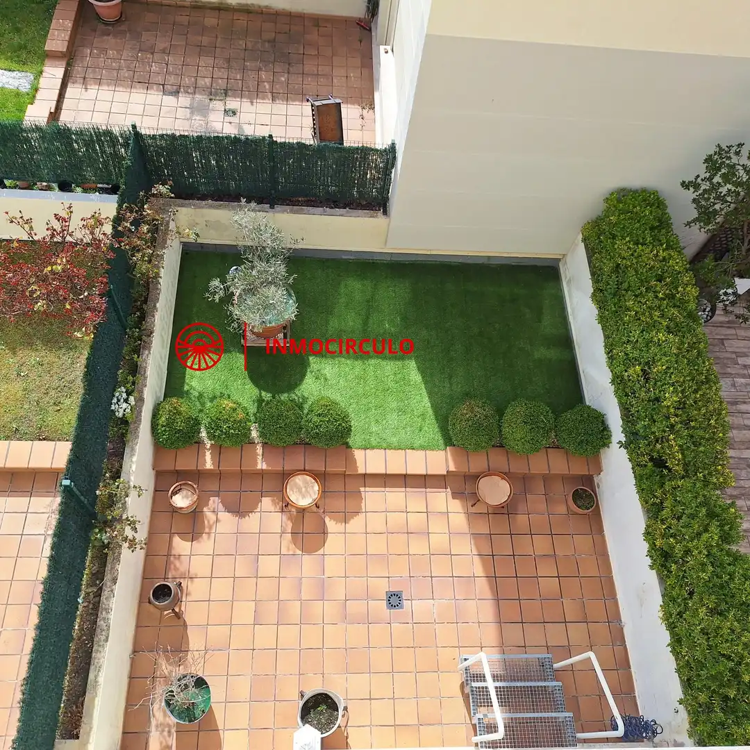 Terrassa de Casa adosada en venda en Burgos amb Jardí privat, Terrassa i Traster