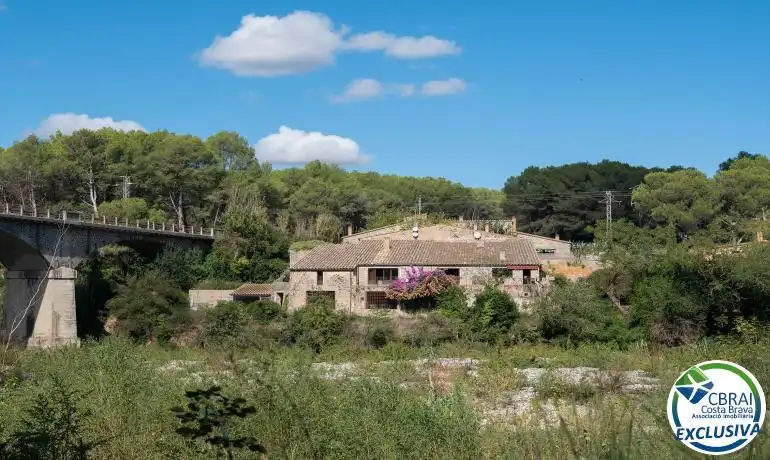 Vista exterior de Casa o xalet en venda en Sant Miquel de Fluvià amb Aire condicionat, Calefacció i Terrassa