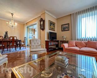 Sala d'estar de Pis en venda en  Madrid Capital amb Aire condicionat, Calefacció i Terrassa