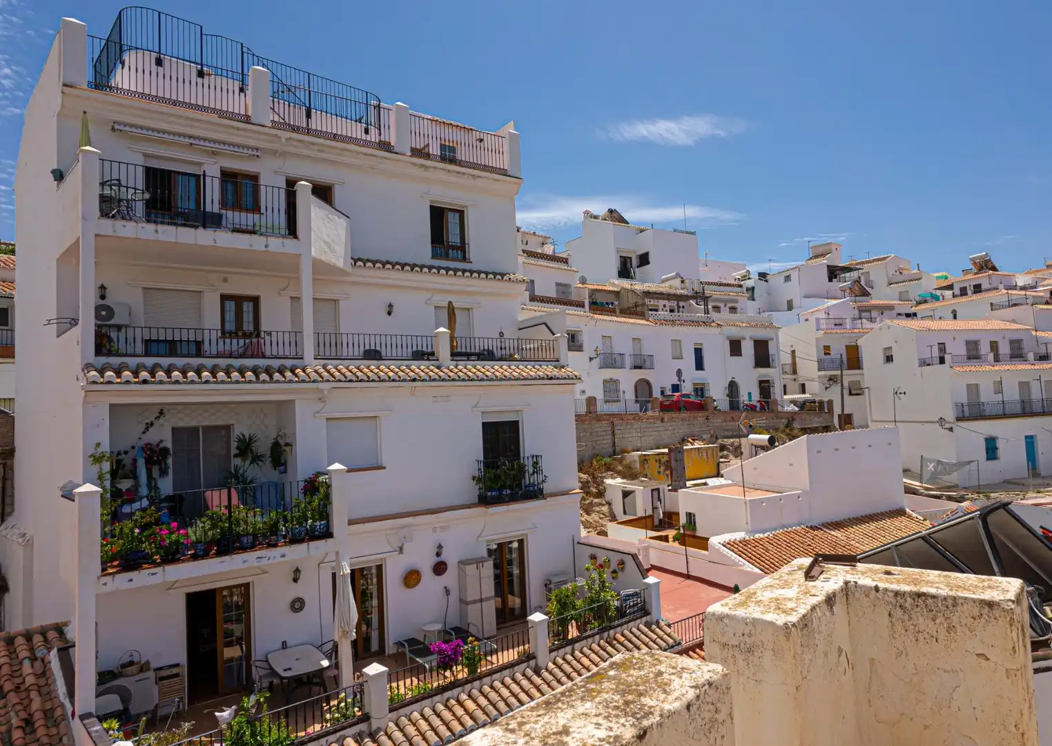 Vista exterior de Casa o xalet en venda en Frigiliana amb Aire condicionat, Calefacció i Jardí privat