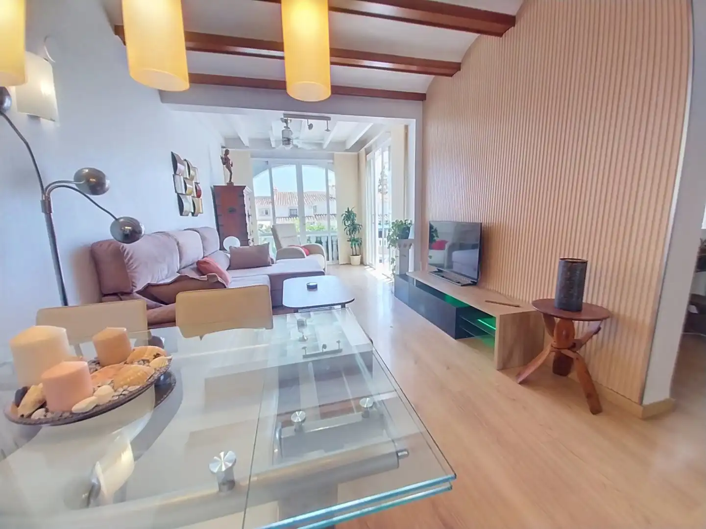 Sala d'estar de Casa o xalet en venda en L'Alfàs del Pi amb Aire condicionat, Jardí privat i Terrassa