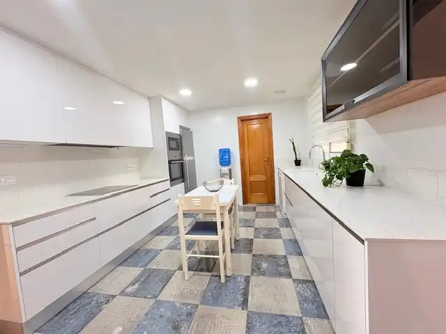 Küche von Einfamilien-Reihenhaus zur Miete in Benaguasil mit Klimaanlage, Terrasse und Ofen