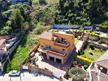 Villa con balcone in vendita a Avinguda del Castell de Montbui