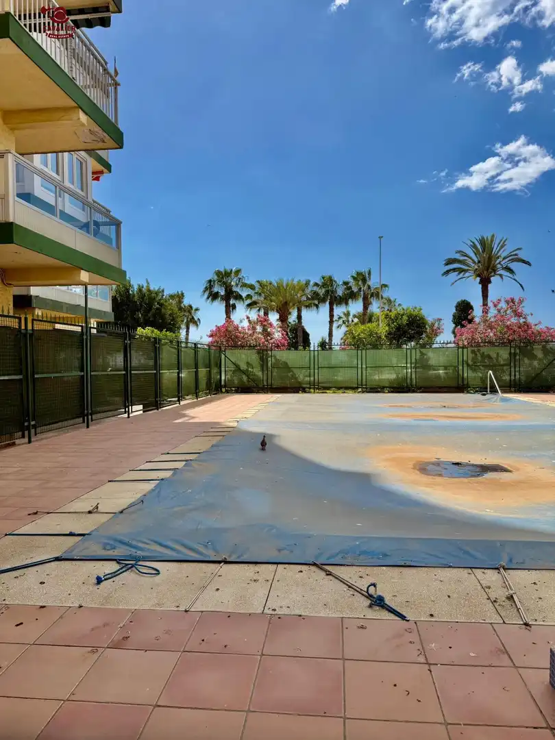 Piscina de Piso de alquiler en Vélez-Málaga con Aire acondicionado, Jardín privado y Terraza