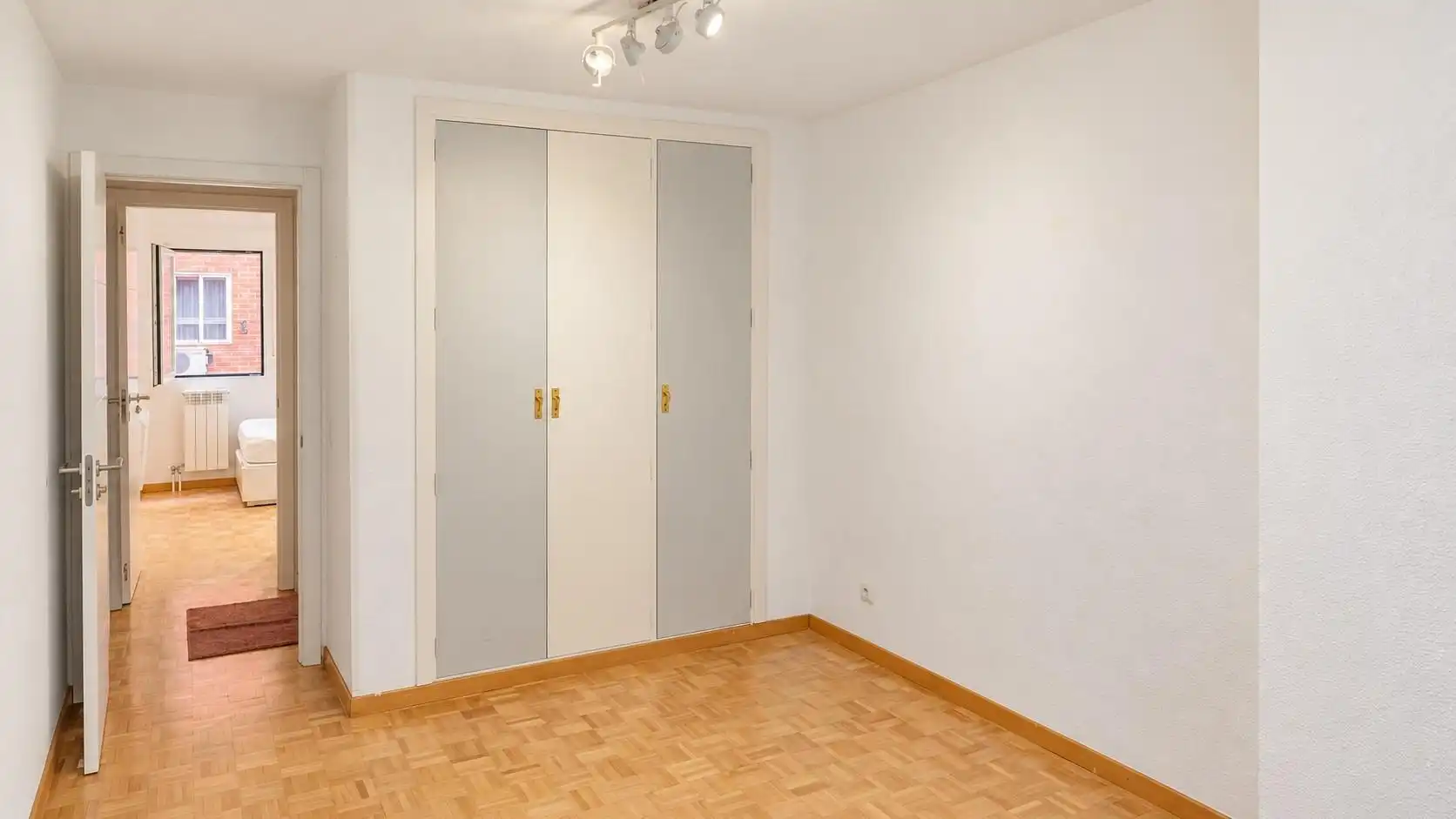 Habitación de Piso en venta en Madrid con Calefacción