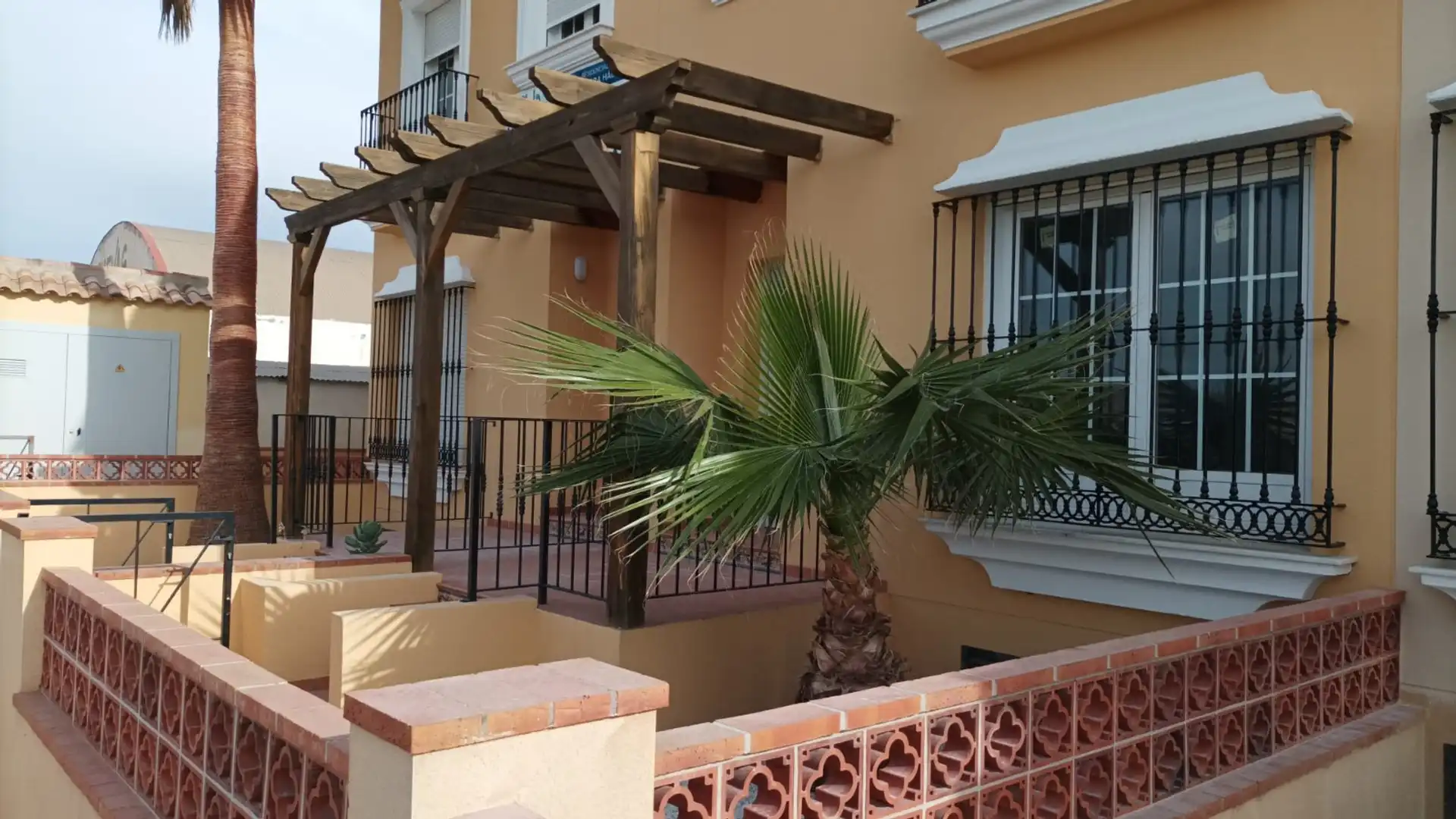 Exterior view of Single-family semi-detached for sale in Cuevas del Almanzora  with Terrace and Community pool