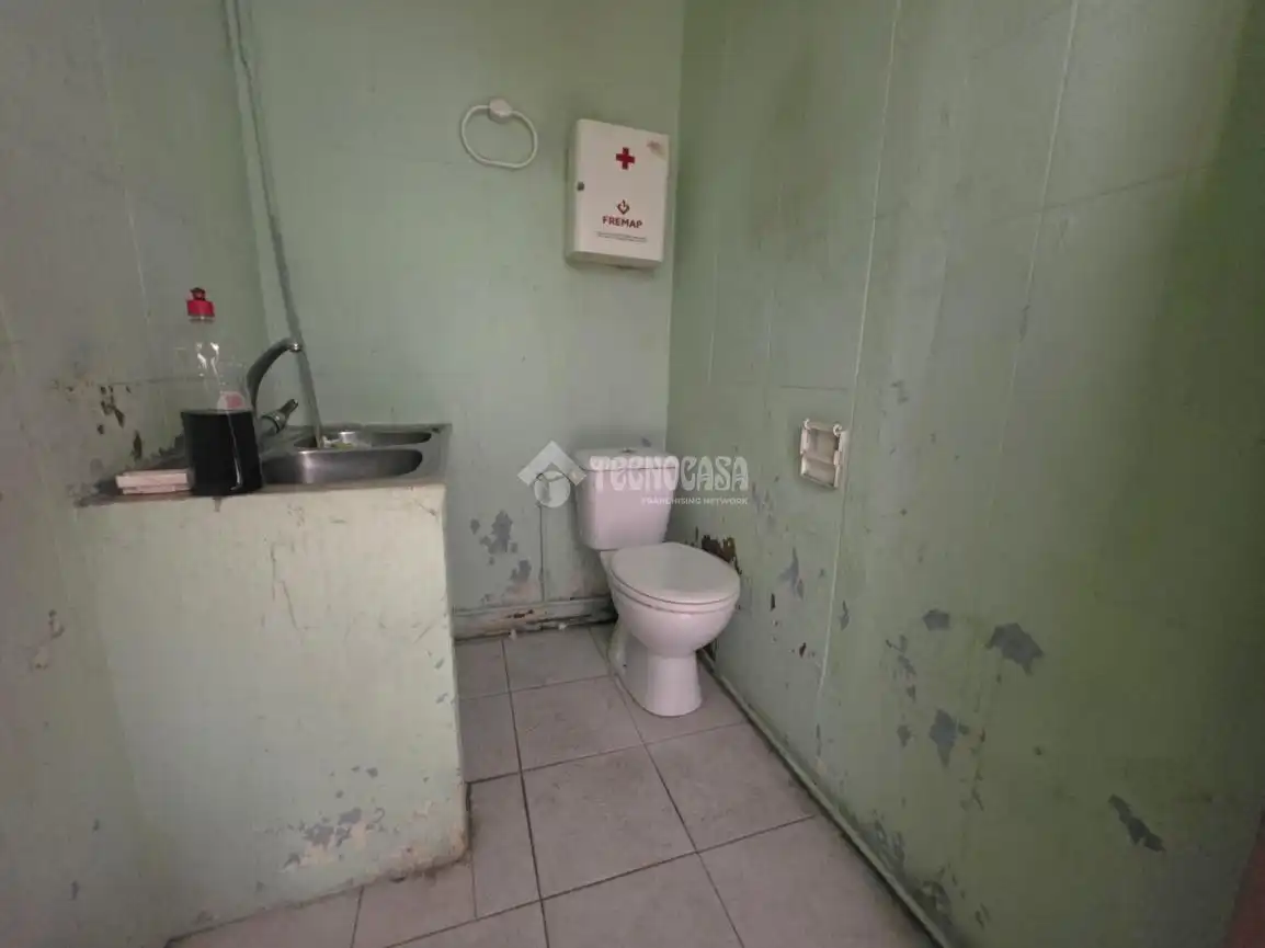 Baño de Local en venta en Getafe