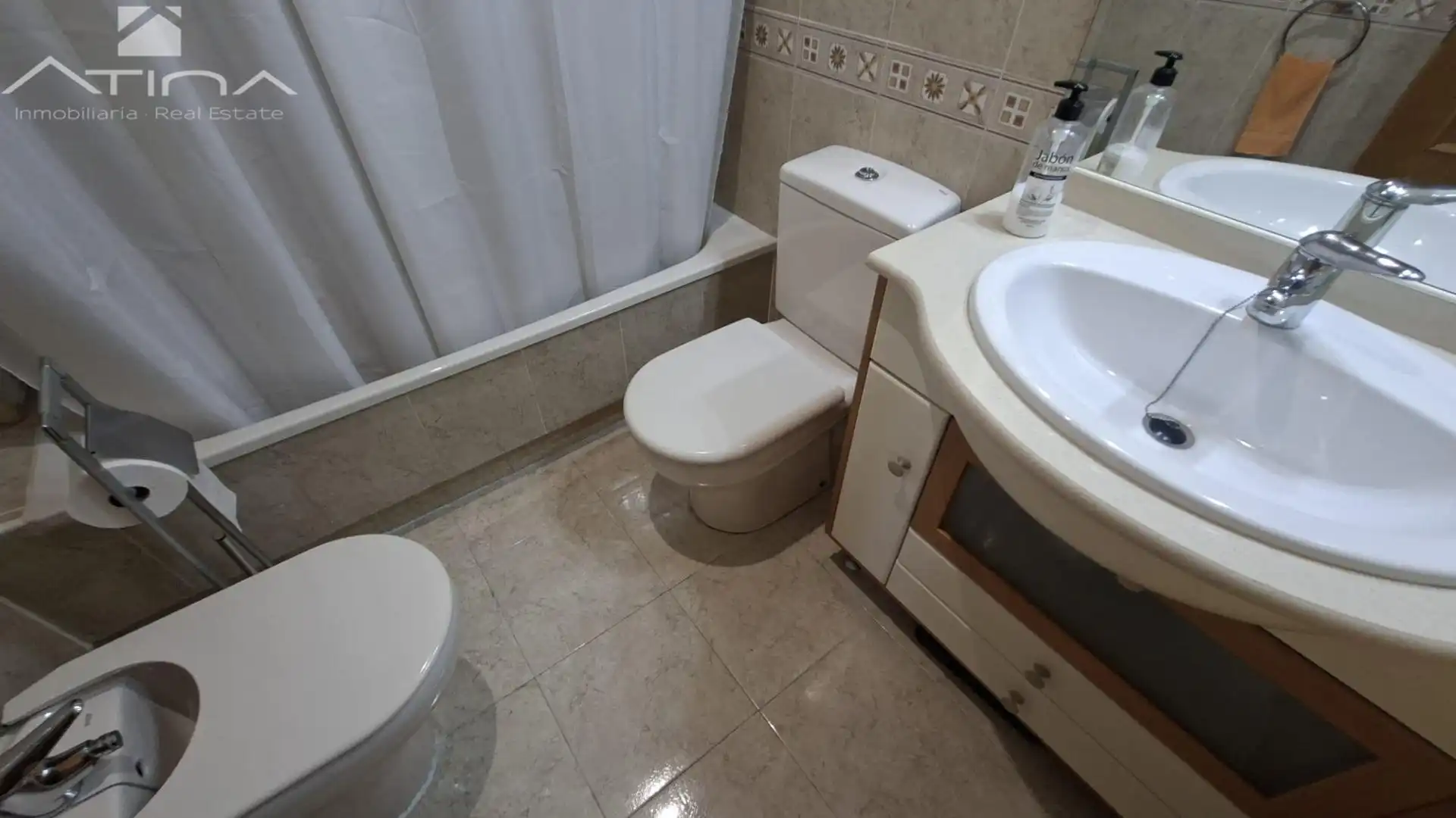 Bathroom of Apartments for sale in Daimús  with Air Conditioner, Private garden and Furnished
