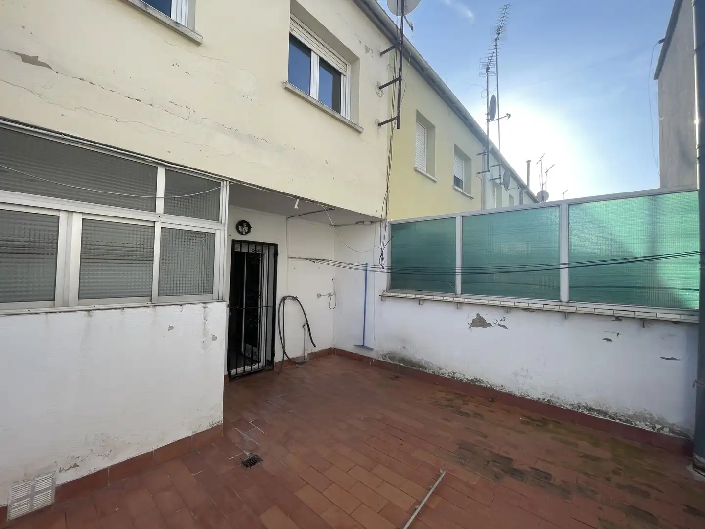 Vista exterior de Casa adosada en venta en Salt con Calefacción, Terraza y Trastero