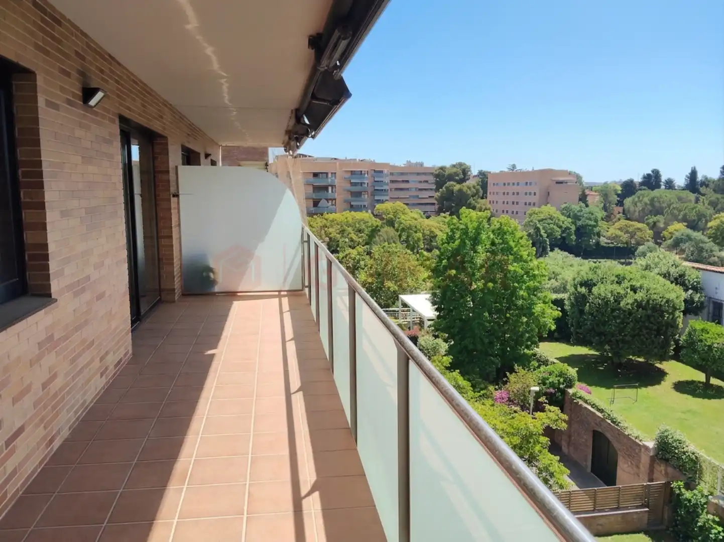 Terrasse von Dachboden zur Miete in Esplugues de Llobregat mit Klimaanlage, Heizung und Privatgarten