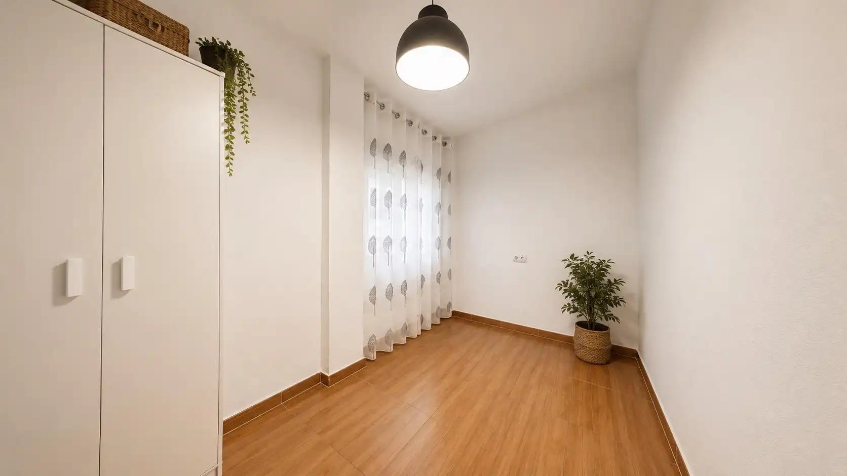 Dormitori de Apartament de lloguer en Almería amb Moblat i Balcó
