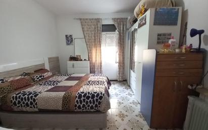 Dormitori de Apartament en venda en Salt amb Calefacció, Terrassa i Balcó