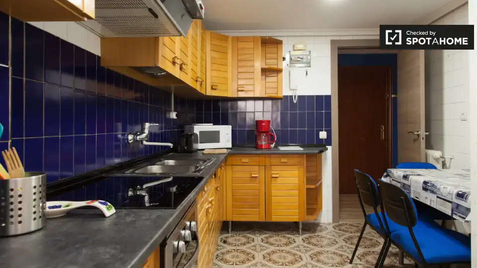 Kitchen of Flat for share in Alcalá de Henares  with Air Conditioner, Terrace and Furnished