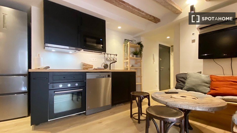 Cocina de Piso de alquiler en  Barcelona Capital con Aire acondicionado, Calefacción y Amueblado