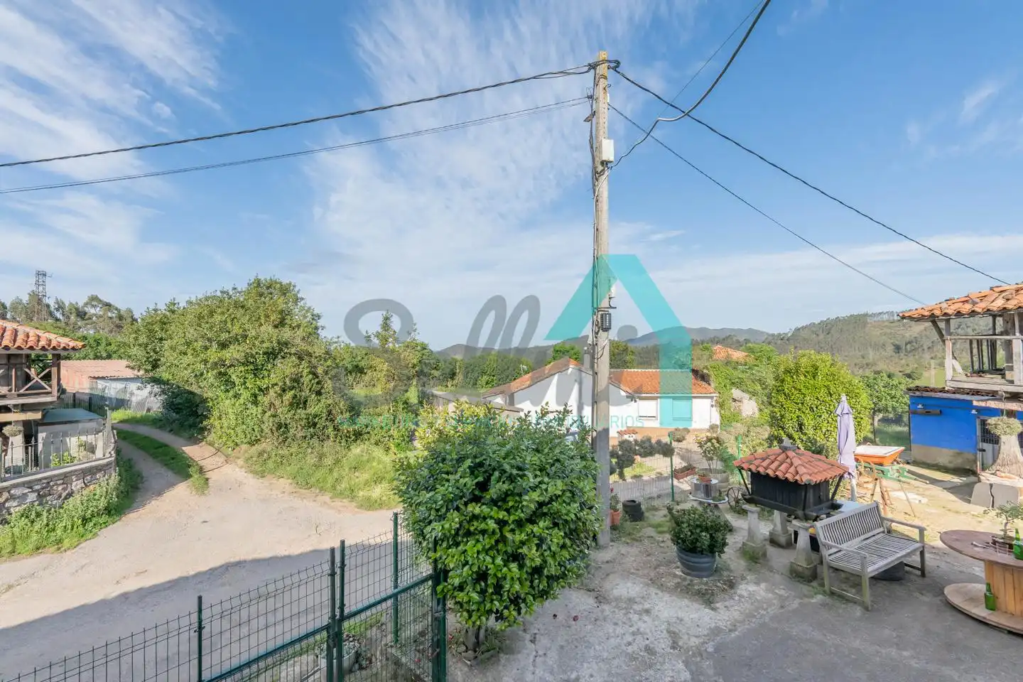 Vista exterior de Casa o xalet en venda en Castrillón amb Calefacció, Jardí privat i Parquet