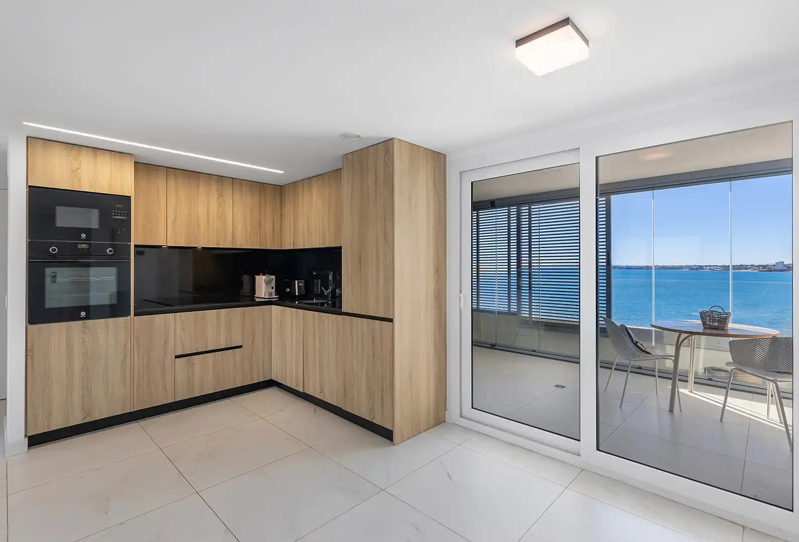 Cuina de Apartament en venda en Torrevieja amb Terrassa, Traster i Moblat