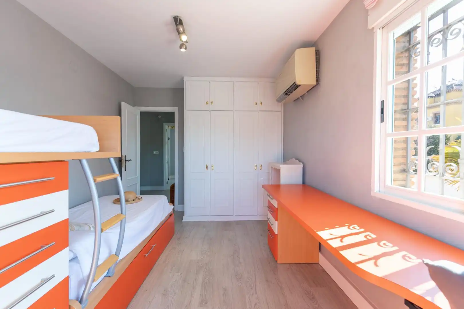 Dormitori de Casa o xalet en venda en La Zubia amb Aire condicionat, Calefacció i Jardí privat