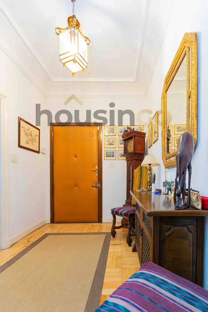 Exterior view of Flat for sale in Madrid  with Heating, Terrace and Storage room