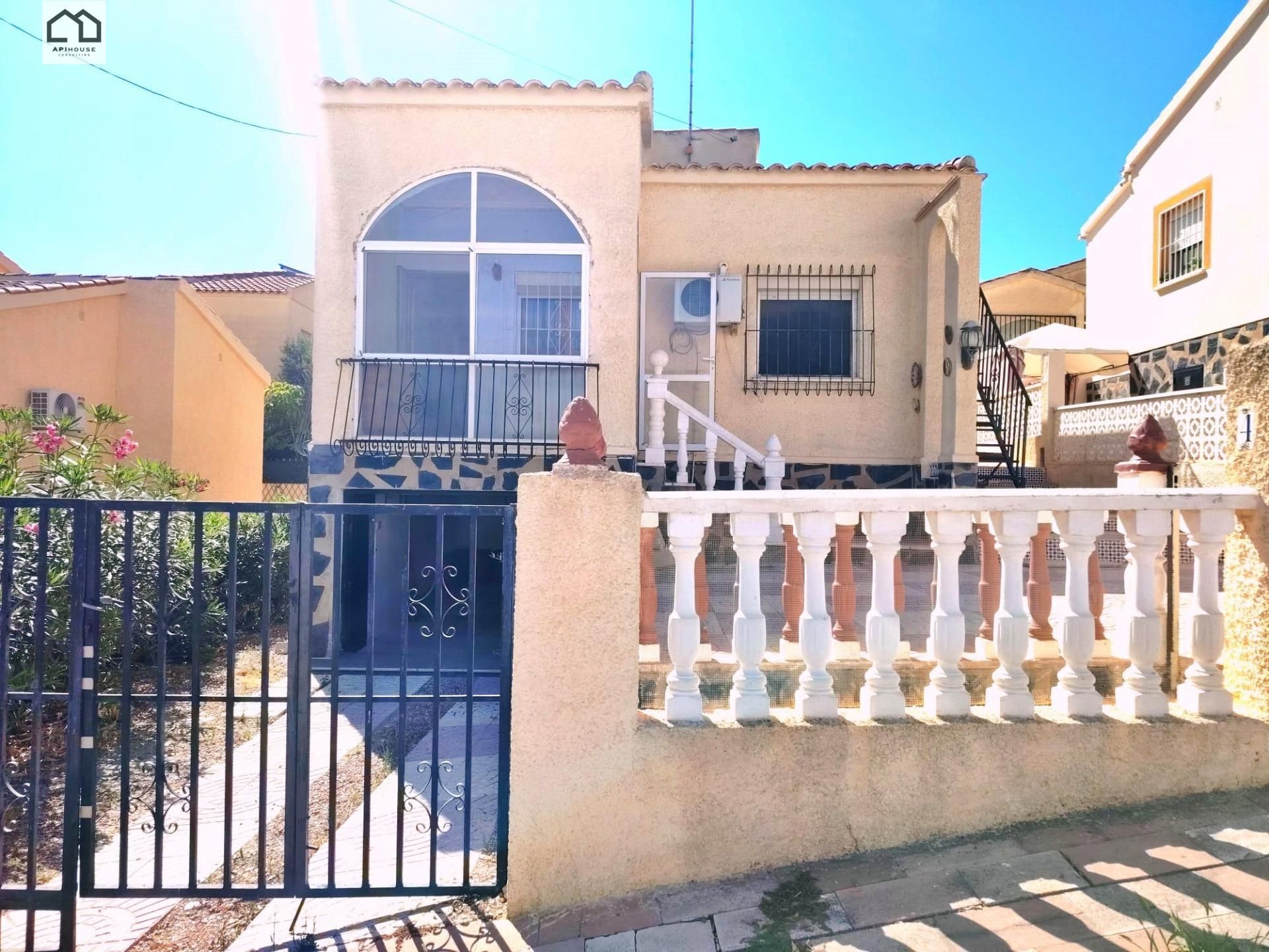 Vista exterior de Casa o xalet en venda en San Fulgencio amb Aire condicionat i Terrassa