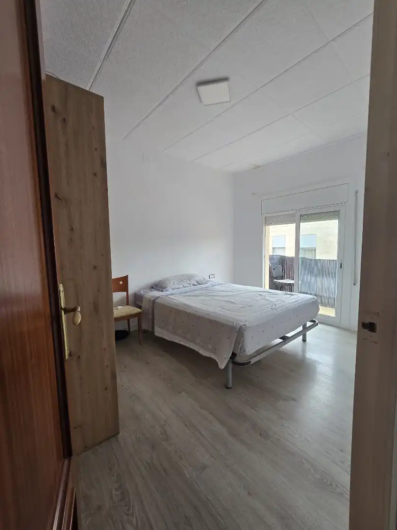 Schlafzimmer von Dachboden zum Verkauf in Sabadell mit Terrasse und Balkon